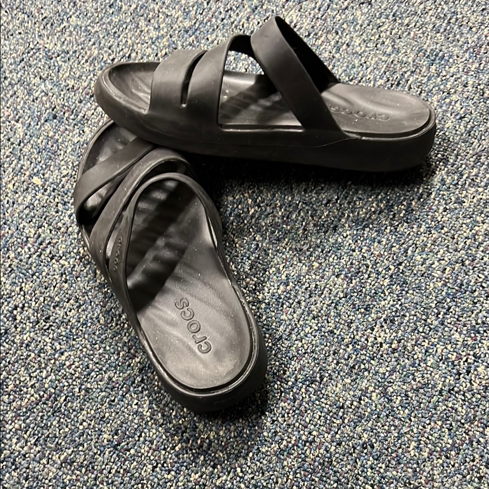 CROCS Black Cross-Strap Slides